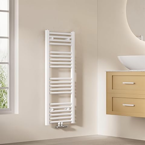 Sèche-serviettes mural blanc Emke installé dans une salle de bain lumineuse avec une serviette suspendue.