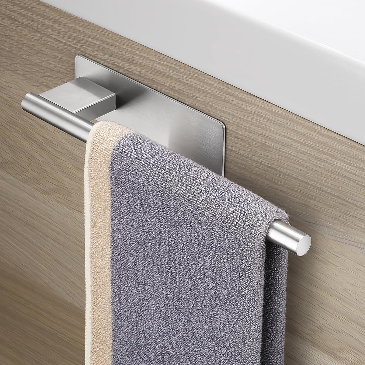 Porte-serviettes adhésif Gsocel en acier inoxydable argent brossé fixé sur un mur de salle de bain
