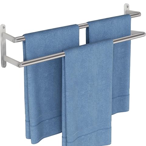 Barre porte-serviettes murale double en acier inoxydable nickel brossé dans une salle de bain claire