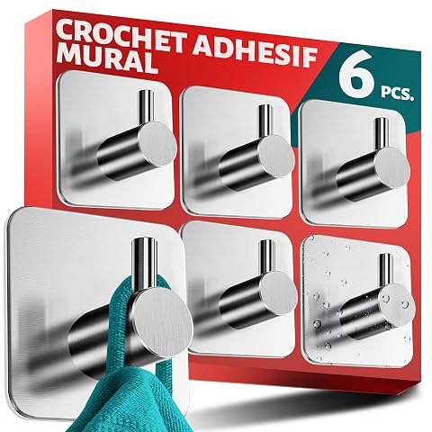 Six crochets adhésifs en acier inoxydable sur un mur clair de salle de bain