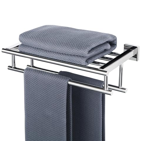 Étagère porte-serviettes chromée à tablette supérieure et deux barres, installée sur un mur de salle de bain.